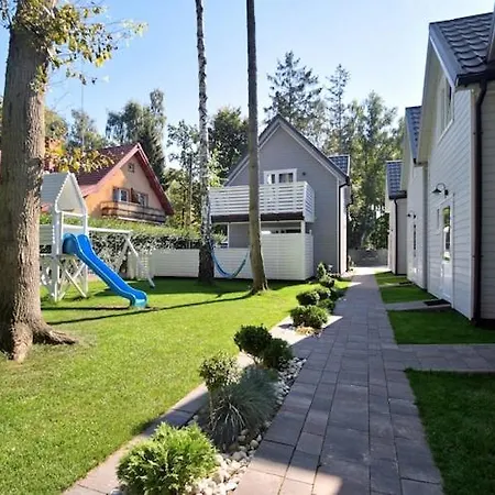 Comfortable Homes With A Beautiful Garden Prázdninový dům Pobierowo