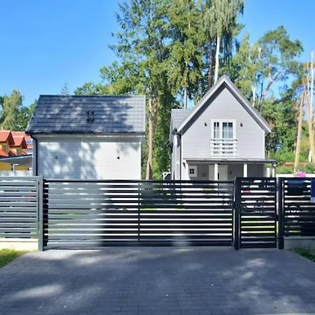 Comfortable Homes With A Beautiful Garden *